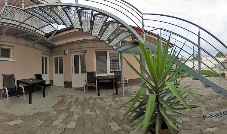 Sunny Apartman Sturovo Exterior photo