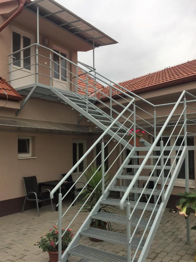 Sunny Apartman Sturovo Exterior photo